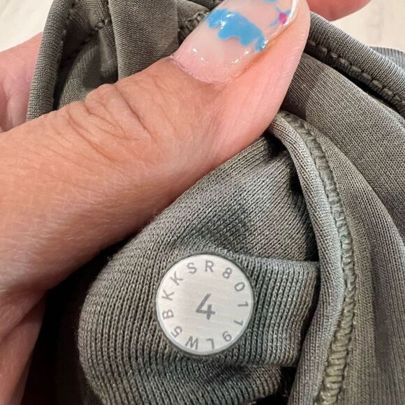 Lululemon Leggings Womens 4
Black Into Something Good Tight
28" Ruched Pull On - Picture 4 of 7